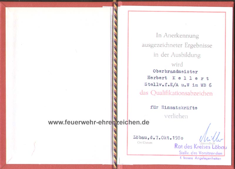 In Anerkennung ausgezeichneter Ergebnisse in der Ausbildung wird Oberbrandmeister Herbert Kellert Stellv.f.E/A u.W im WB 6 das Qualifikationsabzeichen für Einsatzkräfte verliehen