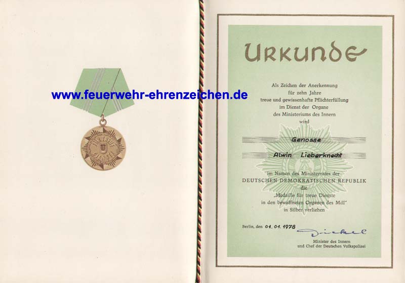 URKUNDE / Als Zeichen der Anerkennung für zehn Jahre treue und gewissenhafte Pflichterfüllung im Dienst der Organe des Ministeriums des Innern wird Genosse Alwin Lieberknecht im Namen des Ministerrates der DEUTSCHEN DEMOKRATISCHEN REPUBLIK die "Medaille für treue Dienste in den bewaffneten Organen des MdI" in Silber verliehen