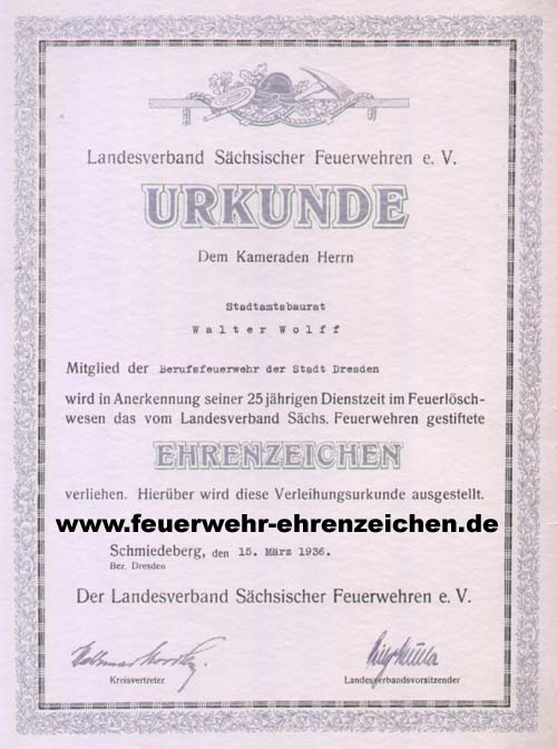 Landesverband Sächsischer Feuerwehren e. V. / URKUNDE / Dem Kameraden Herrn Stadtamtsbaurat Walter Wolff Mitglied der Berufsfeuerwehr der Stadt Dresden wird in Anerkennung seiner 25jährigen Dienstzeit im feuerlöschwesen das vom Landesverband Sächs. Feuerwehren gestiftete EHRENZEICHEN verliehen. Hierüber wird diese Verleihungsurkunde ausgestellt.