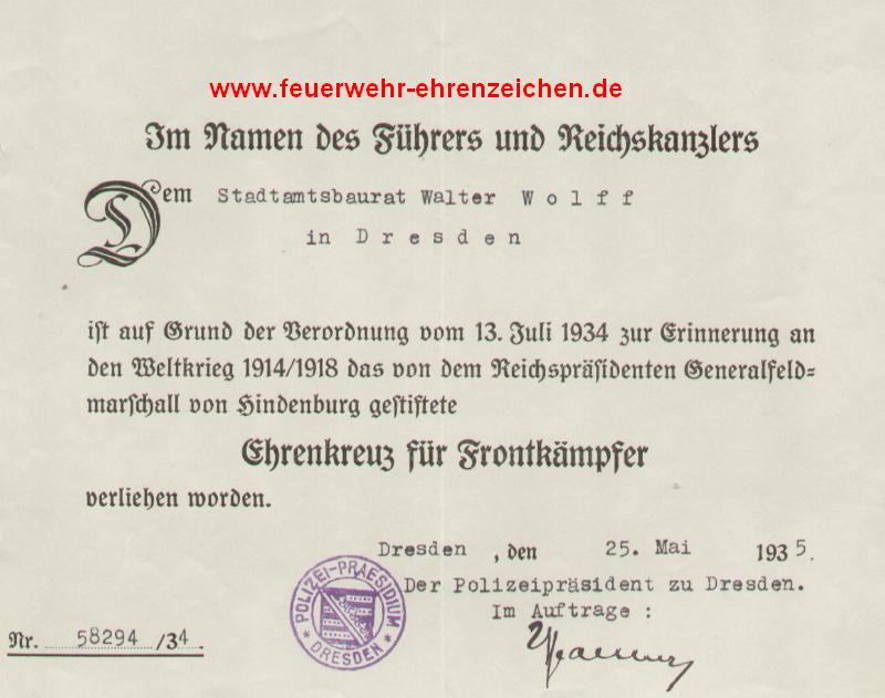 Im Namen des Führers und Reichskanzlers / Dem Stadtamtsbaurat Walter Wolff in Dresden ist auf Grund der Verordnung vom 13. Juli 1934 zur Erinnerung an den Weltkrieg 1914/1918 das von dem Reichspräsidenten Generalfeldmarschall von Hindenburg gestiftete Ehrenkreuz für Frontkämpfer verliehen worden.